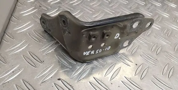Toyota Verso Fender mounting bracket