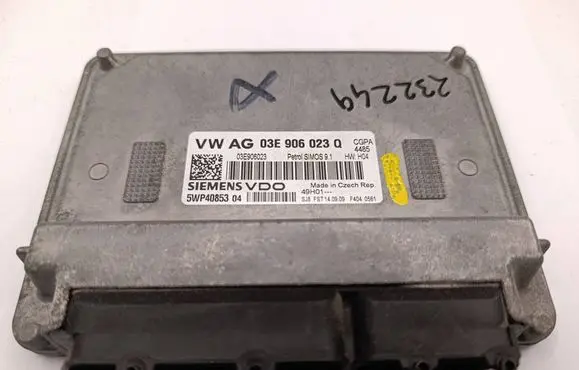 Skoda Fabia Mk2 (5J) Engine control unit/module 03E906023Q 03E906023 5WP40853