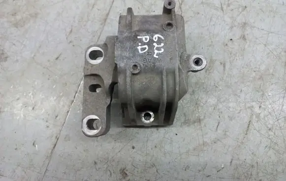 Volkswagen PASSAT CC Engine mount bracket 1K0199262