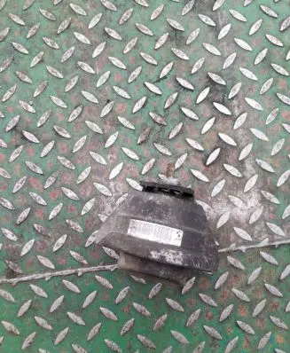 BMW 5 E60 E61 Engine mount bracket 6769874