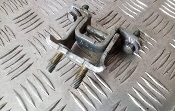 Mitsubishi Grandis Rear door upper hinge