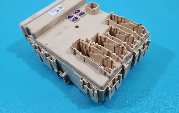 Toyota RAV 4 (XA40) Central body control module 82730-42811 IMPRK1484917