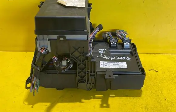 Ford Focus Fuse module 14A073