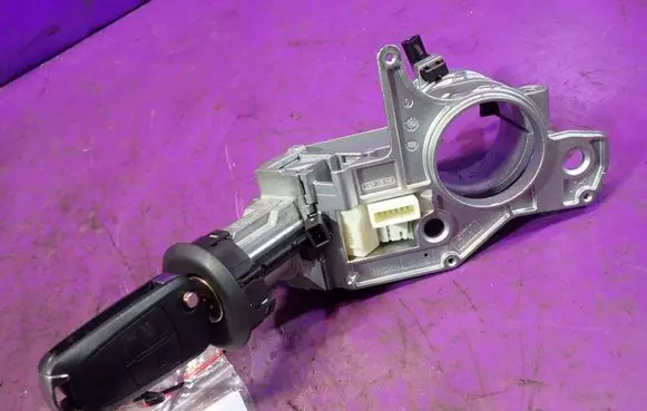 Opel Zafira B Ignition lock 