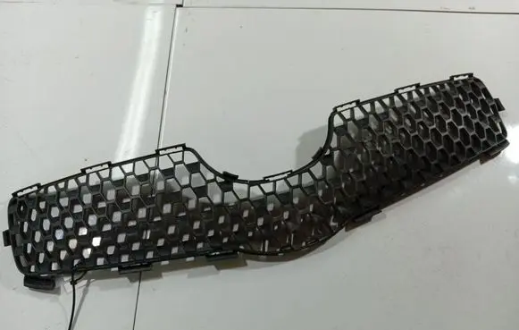 Toyota Yaris Front bumper lower grill 