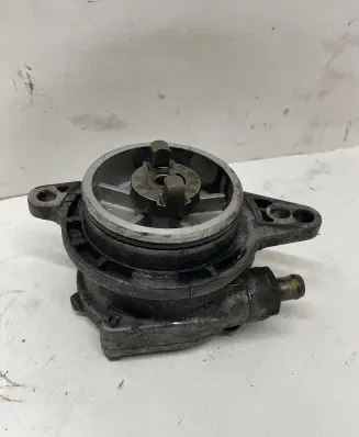 BMW 5 E39 Vacuum pump 961108856