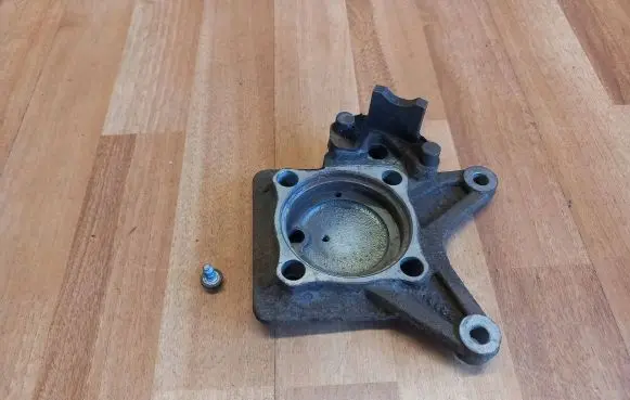 Mercedes-Benz B W245 Rear wheel hub A1694230006 A1694200915