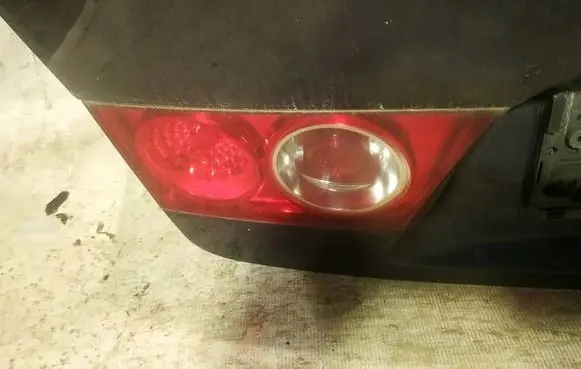 Tailgate rear/tail lights