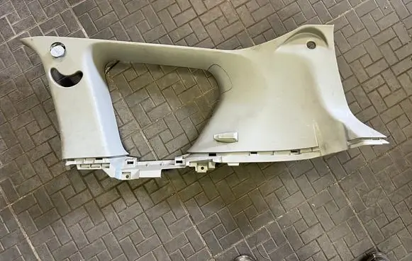 (D)pillar trim (top)