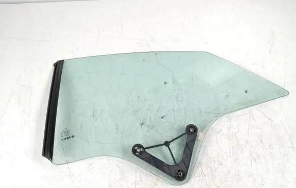 Mercedes-Benz E C207 W207 Rear side window