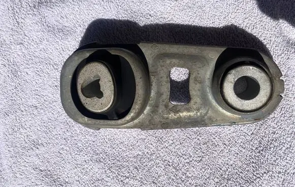 Nissan Qashqai Engine mount bracket 1123800Q0A