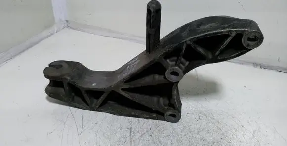 Gearbox mounting bracket