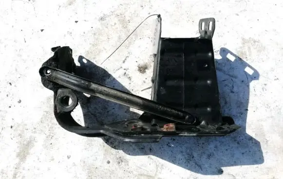 Mercedes-Benz C W203 Front bumper mounting bracket