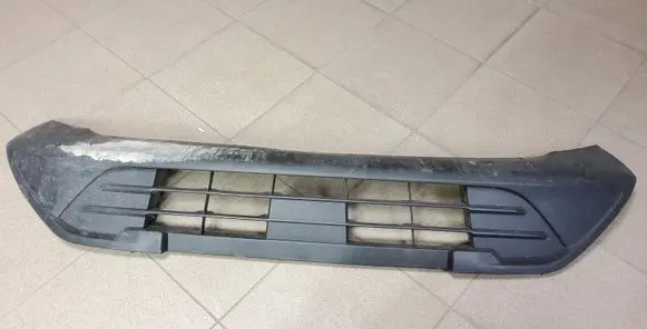 Front bumper lip