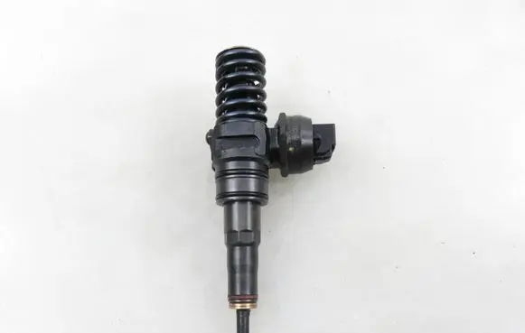 Volkswagen Caddy Fuel injector 0414720313 038130073BN
