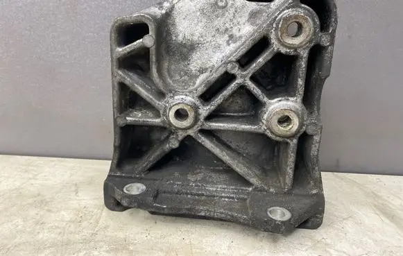 BMW 5 E60 E61 A/C compressor mount bracket 7796395 59280110 AIS19C03