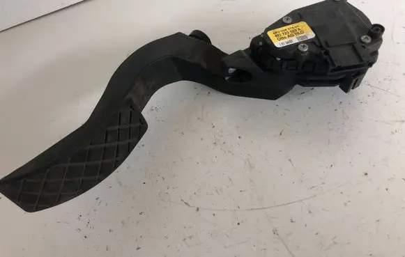 Audi A4 S4 B6 8E 8H Accelerator throttle pedal 8EI723523A