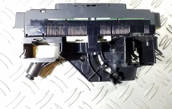 Volkswagen Golf V Climate control unit 74730901