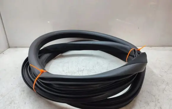 Volvo V70 Front door rubber seal 