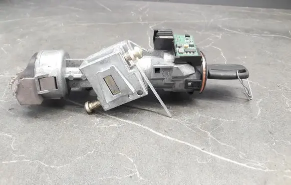 Ford Focus Ignition lock 3M513F880AC