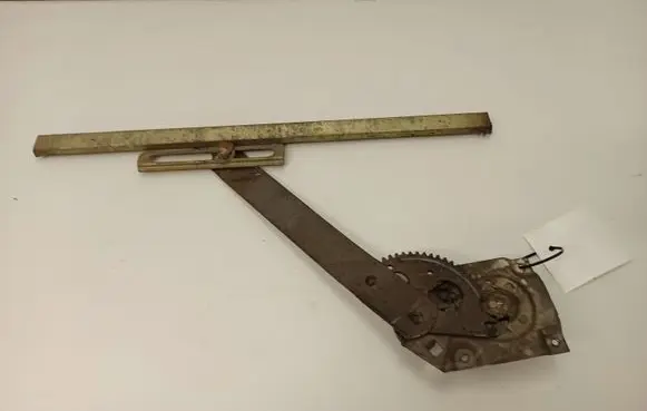 Rear door manual window regulator