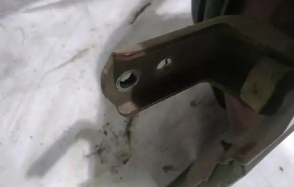 Suzuki Grand Vitara II Front door upper hinge
