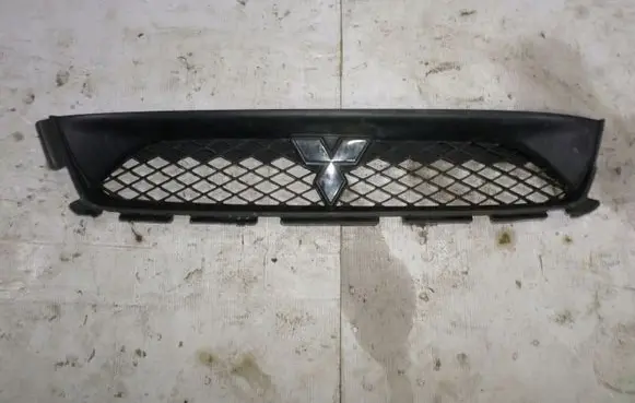 Mitsubishi ASX Front bumper upper radiator grill