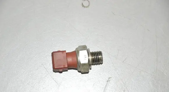 BMW 5 E60 E61 Oil pressure sensor 7620512