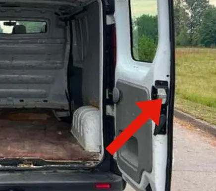 Opel Vivaro Loading door lock loop/hook striker
