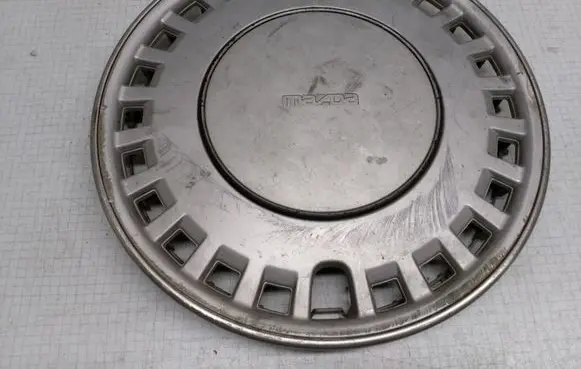 Mazda 323 F R13 wheel hub/cap/trim 717209