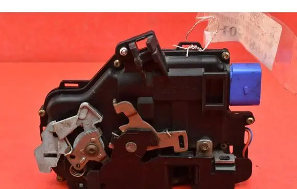 Seat Altea XL Front door lock 3D1837015