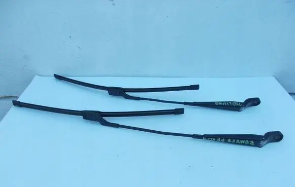 Skoda Roomster (5J) Front wiper blade arm