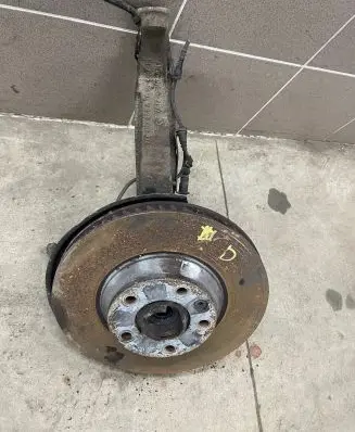 Audi Q7 4L Front wheel hub spindle knuckle 7l0407258a