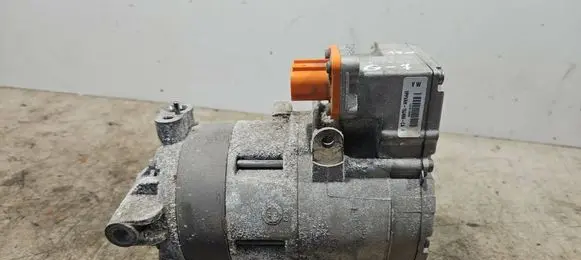 Volkswagen Golf VII Air conditioning (A/C) compressor (pump) 5QE816803A R134RR1234