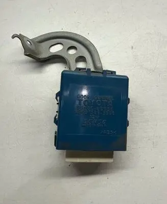 Toyota Yaris Door central lock control unit/module 859800D050