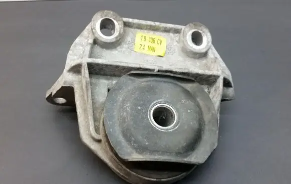 Fiat Bravo Engine mounting bracket