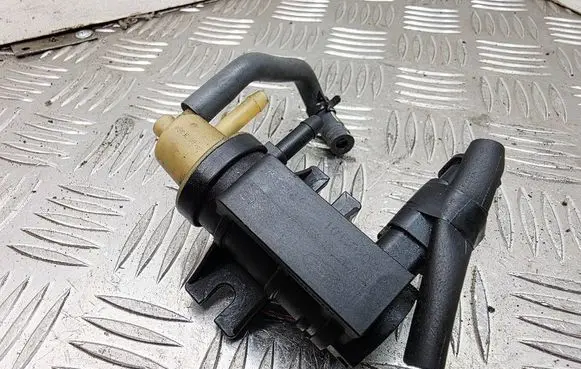 Ford Focus Turbo solenoid valve CM5G9F490AA 70401101