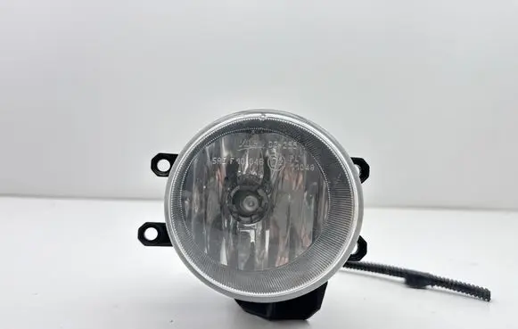 Toyota Auris E180 Front fog light 90008490 5552 8121002110