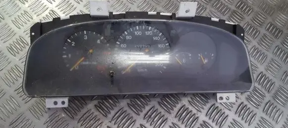 Mazda 626 Speedometer (instrument cluster) pll53