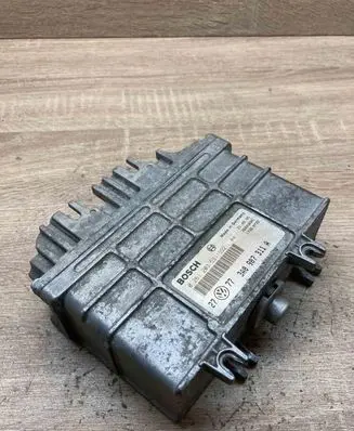 Volkswagen PASSAT B4 Engine control unit/module ECU 3A0907311A 0261203591 592MAIN