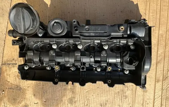 BMW 3 F30 F35 F31 Rocker cam cover 7810584 1127810584 15265812