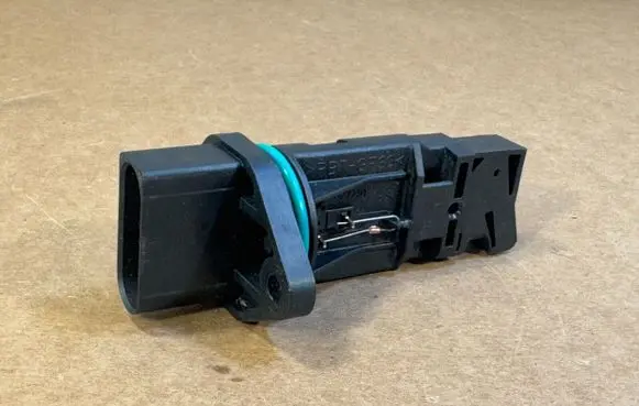 Audi A6 S6 C5 4B Mass air flow meter F00C2G2047
