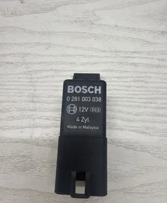 Volkswagen Golf V Glow plug pre-heat relay 0281003038 038907281D