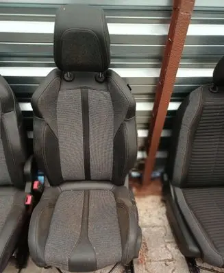 Peugeot 5008 II Front driver seat 