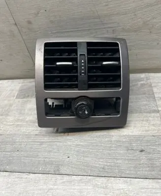 Rear air vent grill