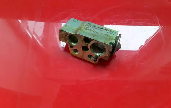 Volkswagen PASSAT B6 Air conditioning (A/C) expansion valve 1K0820679 CZ4475002251