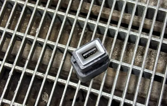 Citroen C4 III e-C4 USB socket connector 9824334377
