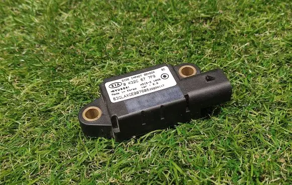 KIA Rio Airbag deployment crash/impact sensor 0K32C677F9