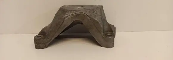 Gearbox mounting bracket