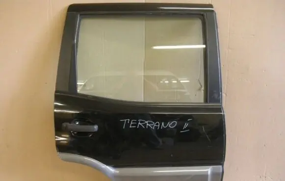 Nissan Terrano Rear door